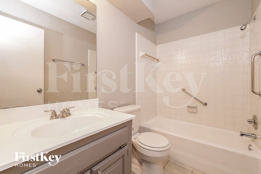 Building Photo - 1008 Sennybridge Dr