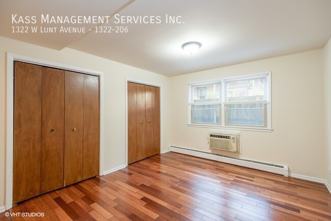 Building Photo - 1322 W Lunt Ave