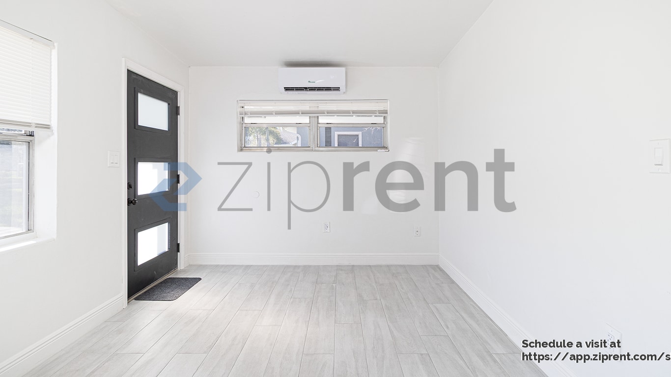 Building Photo - 1103 E South St