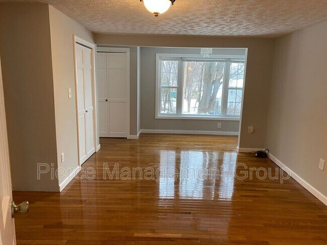 Building Photo - 939 Maplewood Ave