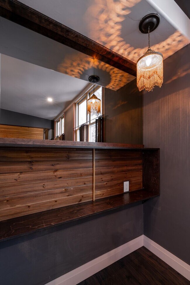 Building Photo - Stunning Midtown Loft