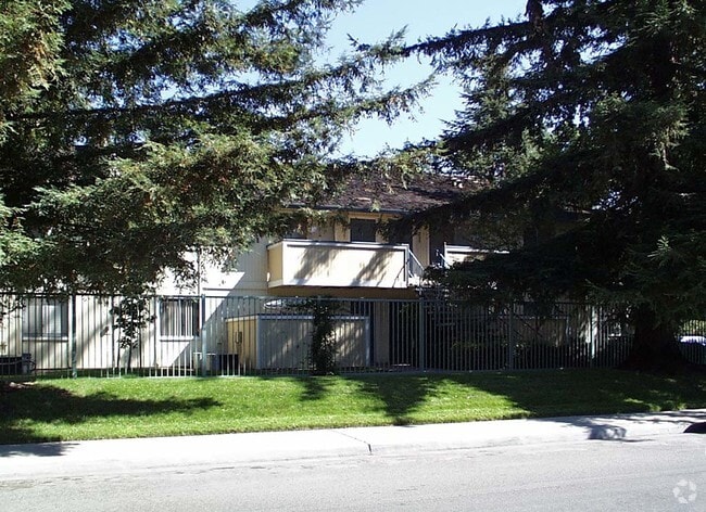 Primary Photo - Rivergate Apartments