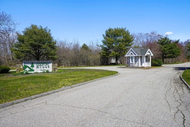 Building Photo - 600 County St