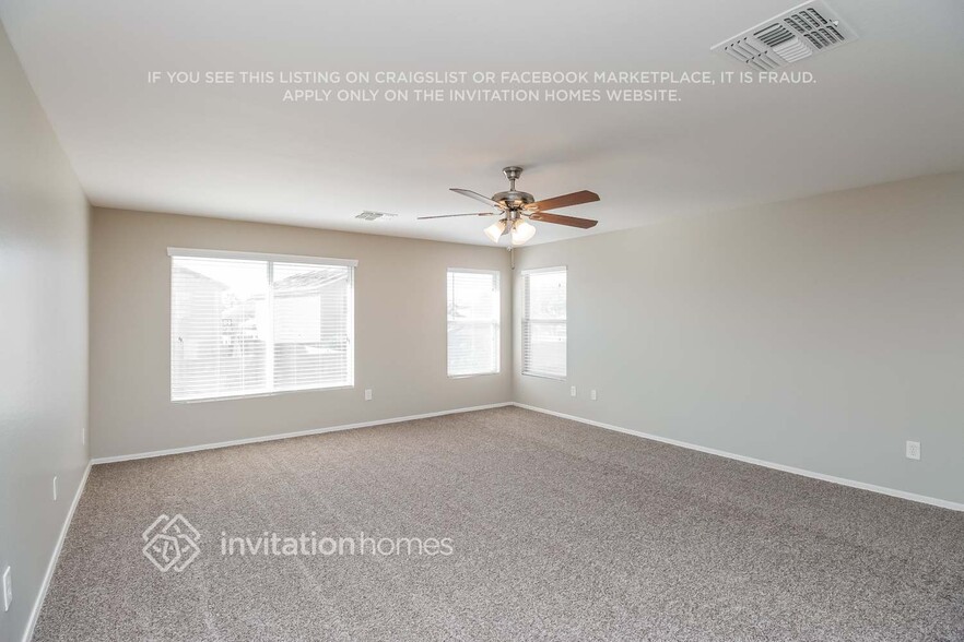 Building Photo - 1429 E Rosebud Dr