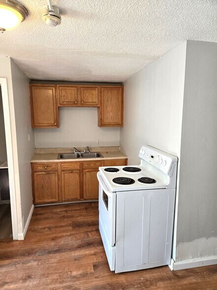 Building Photo - 31 Beecher St