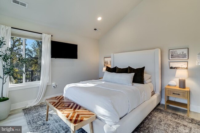 Building Photo - 84 S Chesapeake Ave