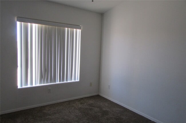 Building Photo - 2402 Prickly Pear Dr
