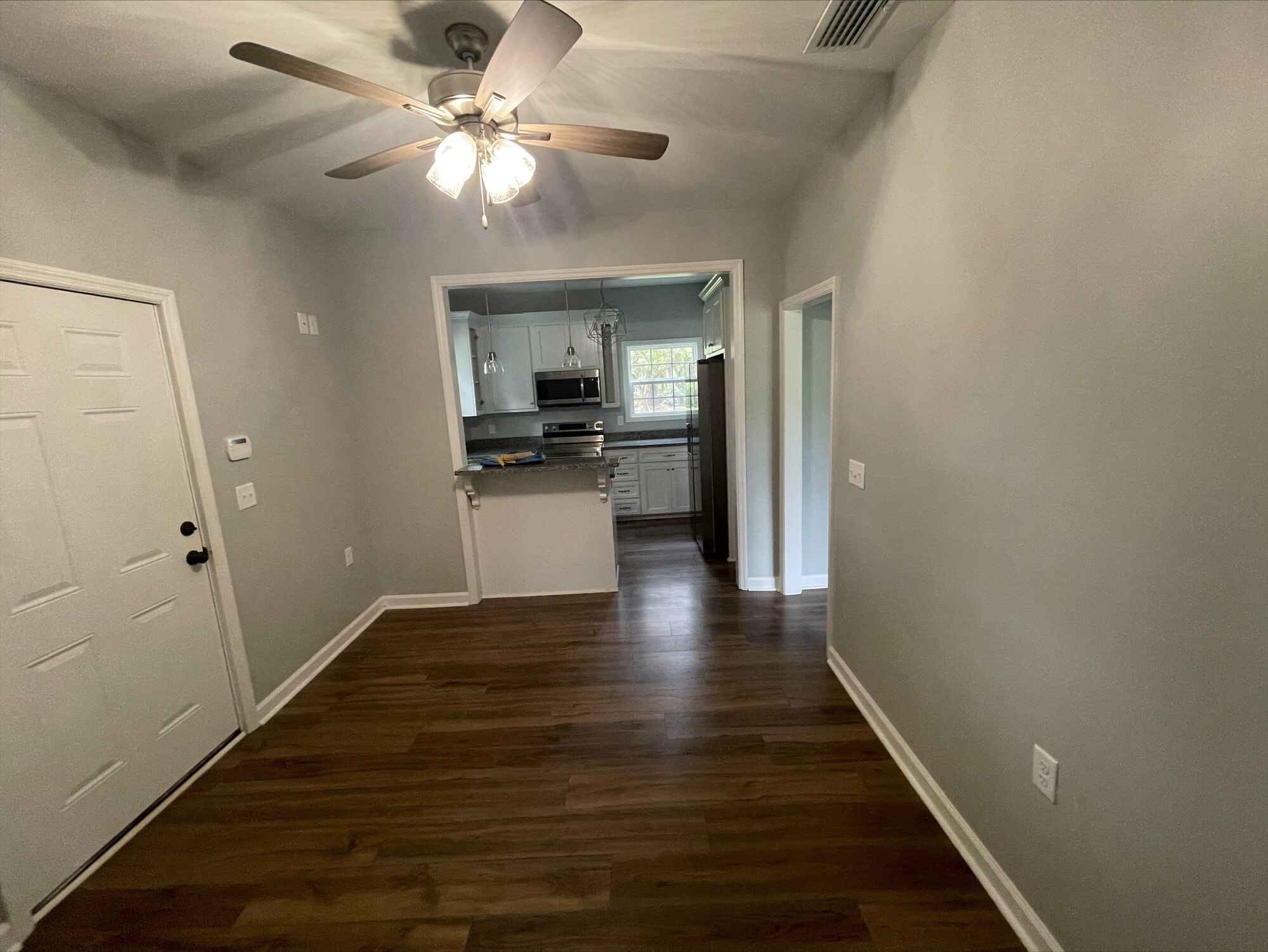 1112-B North Toombs Street Kitchen and common area - 1112 N Toombs St