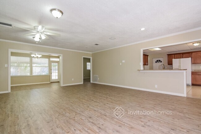 Building Photo - 2554 Lake Ellen Cir