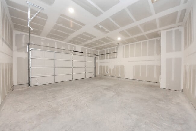 Building Photo - 31035 Gayle Prairie Oaks St