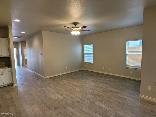 Building Photo - 3 br, 2 bath Duplex - 615 County Road 306 A A