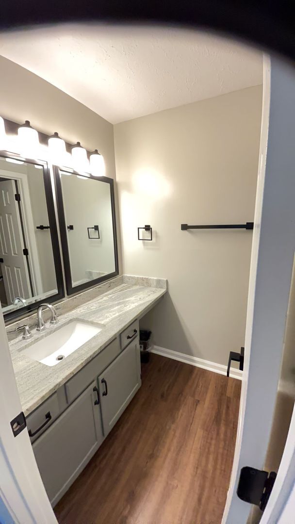 Building Photo - REDUCED!  2nd Floor 2 Bedroom Condo with New Paint and Carpet