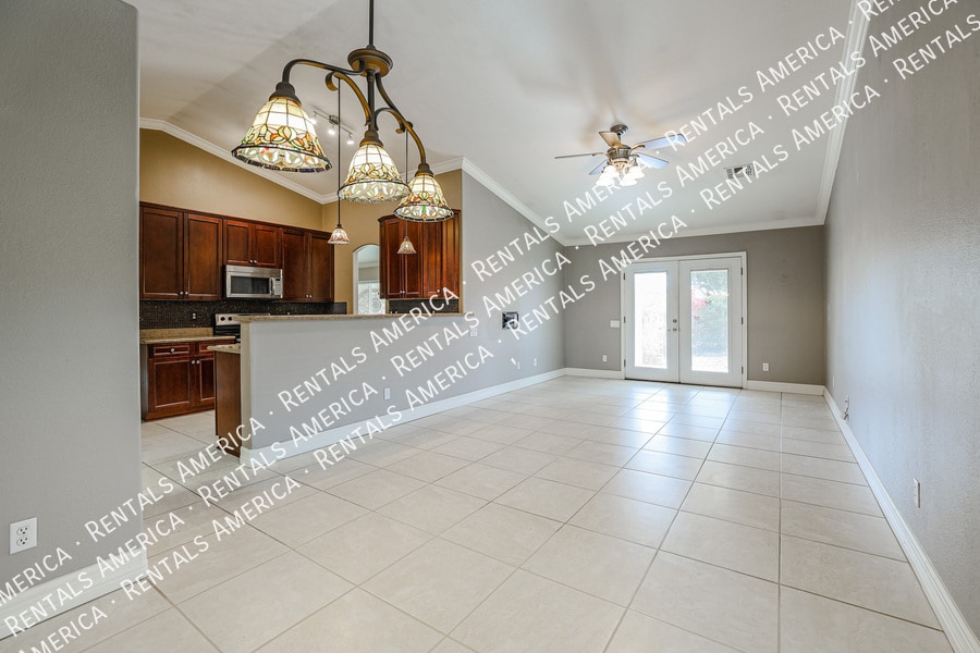 Building Photo - 6325 W Potter Dr