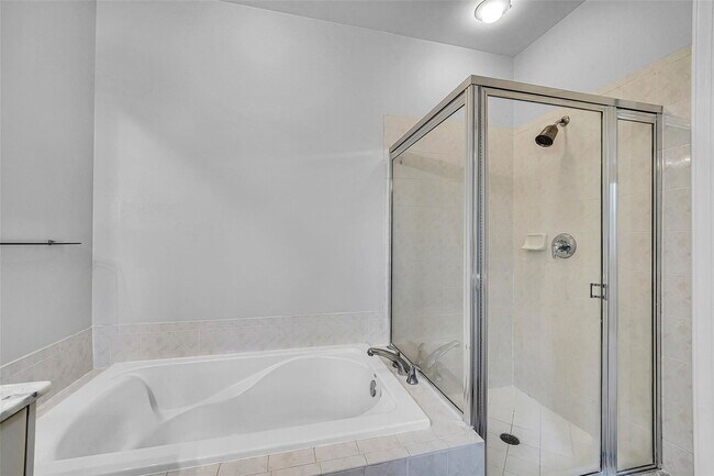 Building Photo - 1902 Coral Heights Ct