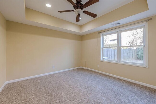 Building Photo - 927 Laurel Wood Ct