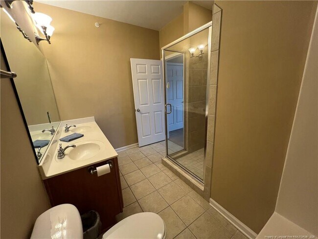 Building Photo - 621 Marshtree Ln