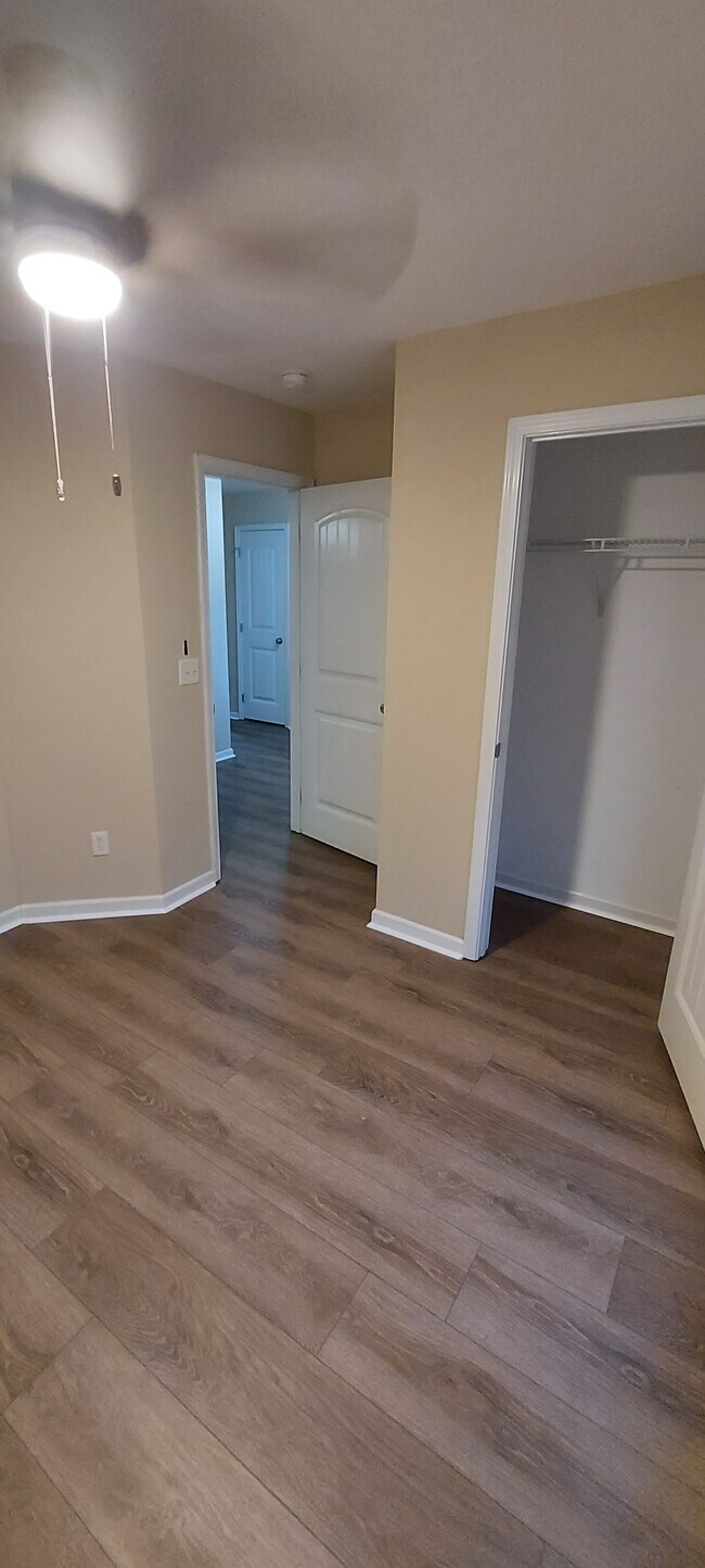 Building Photo - 16210 Stone Ridge Pkwy