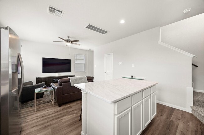 Building Photo - 24802 Landolfi Dr