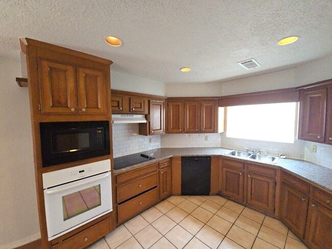 Building Photo - 1705 Bodart Ct