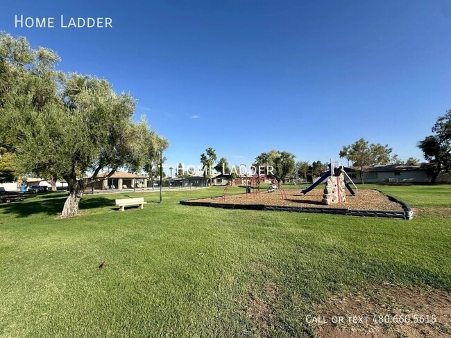 Building Photo - 1021 W Laguna Dr