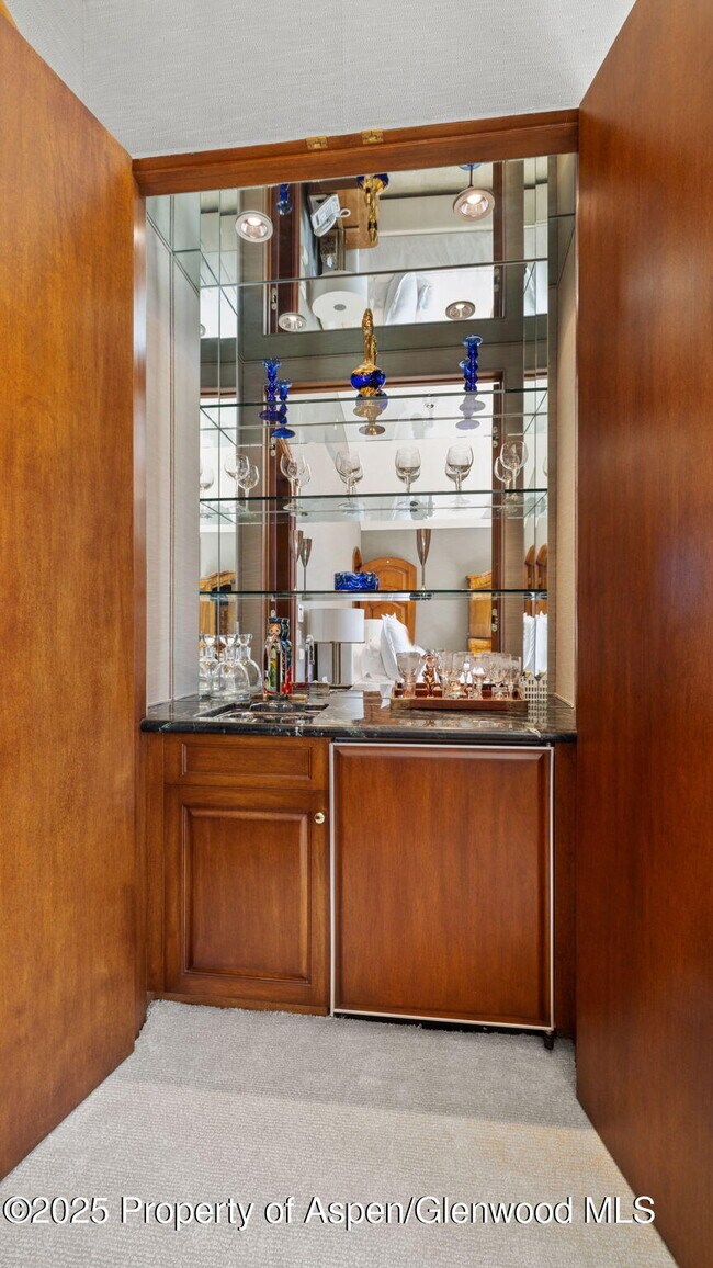 Building Photo - 715 Willoughby Way