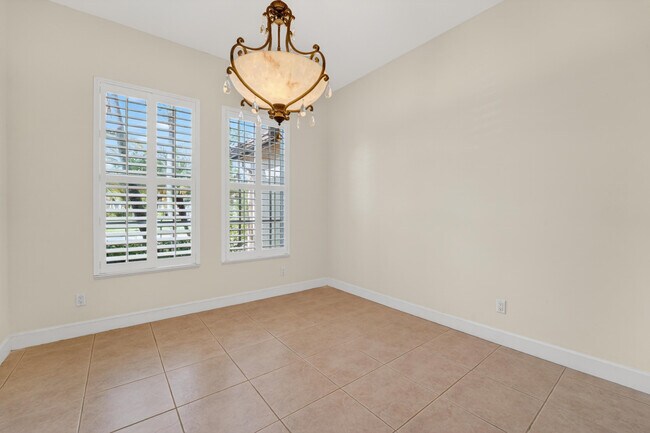 Building Photo - 854 SW St Tropez Ct