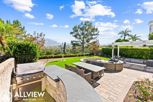 Building Photo - Luxury Living in the Prestigious Guard-Gated Community of Dove Canyon