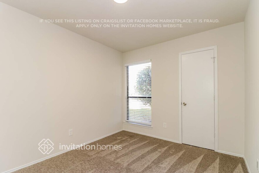 Building Photo - 410 Revolution Ln