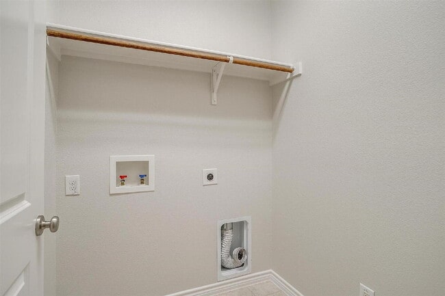 Building Photo - New Townhome Just Steps Away from Fort Worth's Cultural District