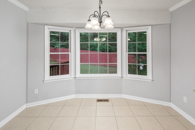 Building Photo - 2624 Excalibur Dr SE