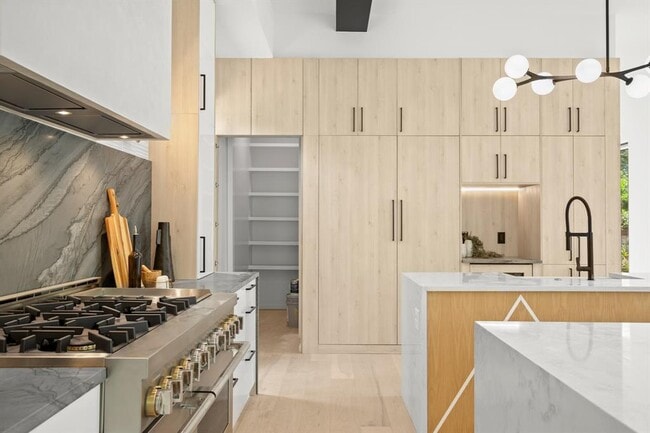 Building Photo - 2215 S 3rd St