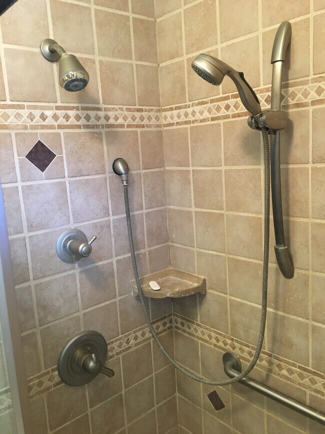 Building Photo - 2123 Dorwood Dr