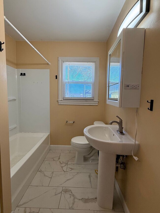 Building Photo - 422 Angelo Blvd