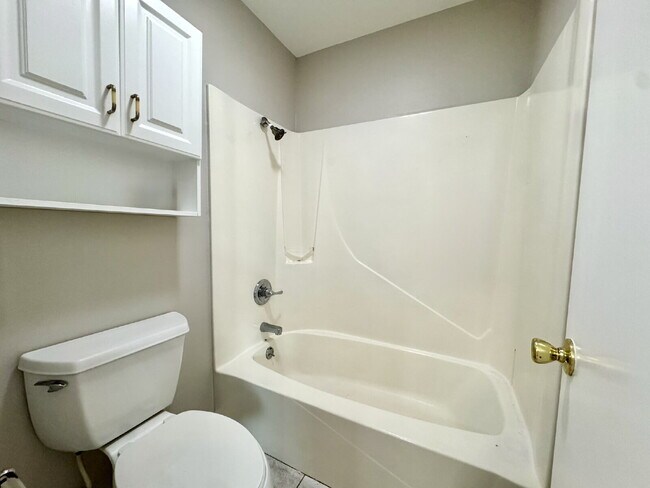 Building Photo - 130 Derby Woods Dr