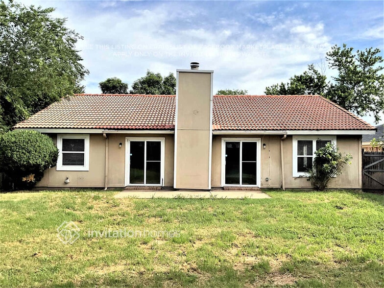 Building Photo - 200 Kalmia Dr