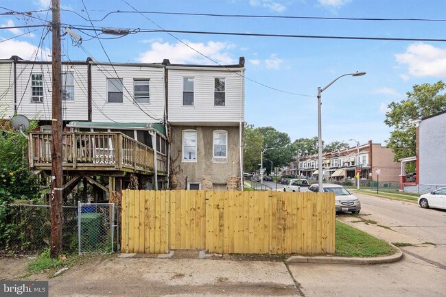 Building Photo - 945 Ashburton St