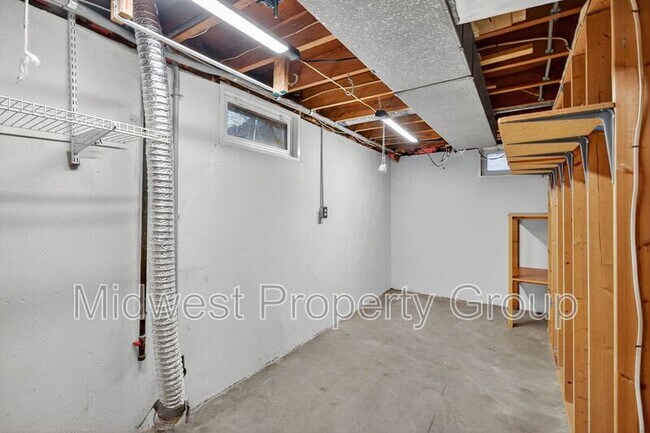 Building Photo - 535 Bardot Dr