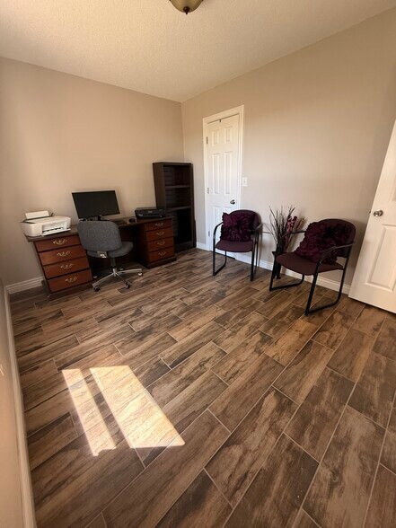 Building Photo - 836 Sunset Park Dr