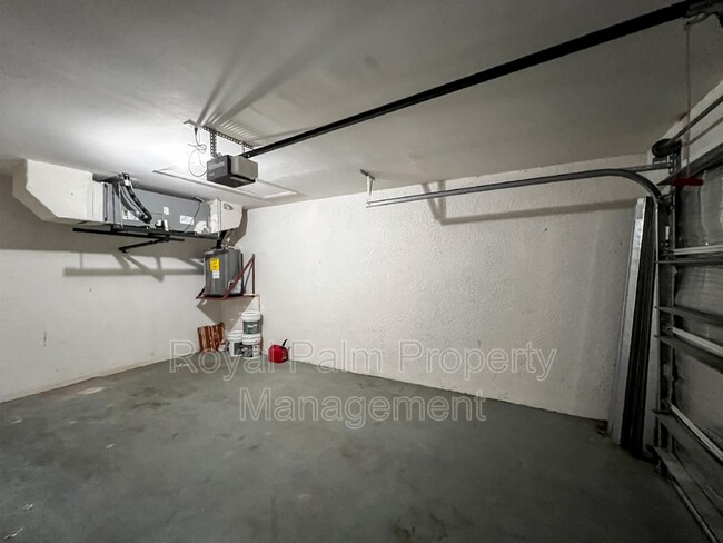 Building Photo - 2130 NE 8th Pl