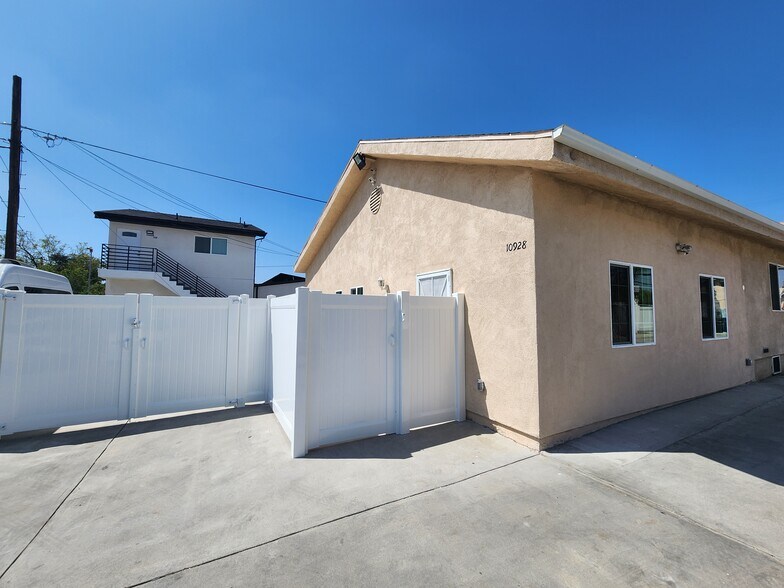 Building Photo - 10926 Olinda St