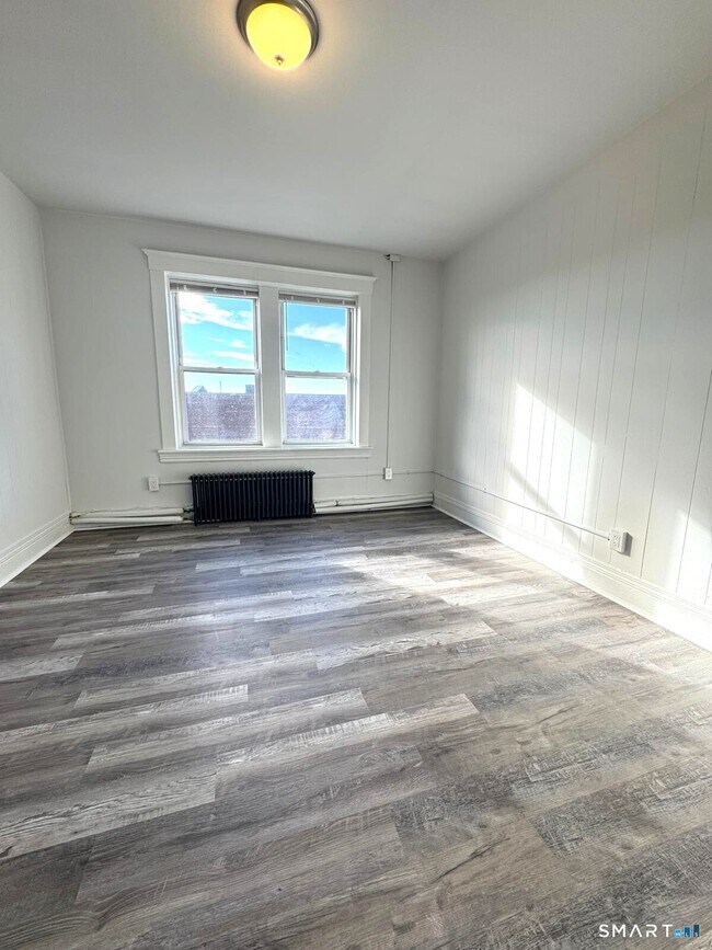 Building Photo - 1220 State St