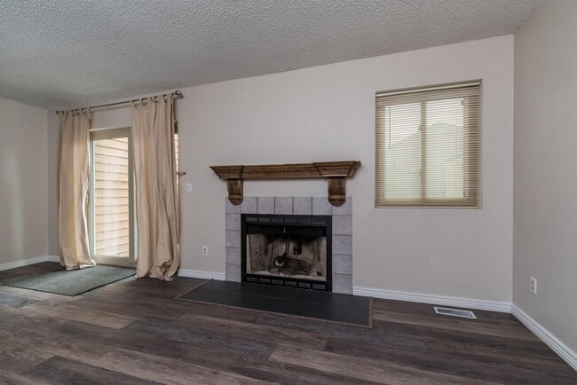 Building Photo - Spacious 3 Bedroom, 3 Bathroom Willowbrook Condo in Gunbarrel