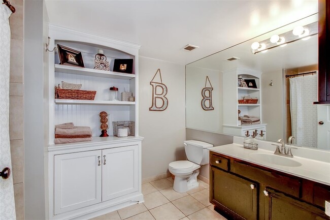 Building Photo - 700 1st St