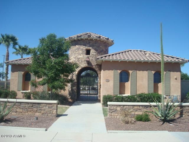 Building Photo - 2670 S Voyager Dr