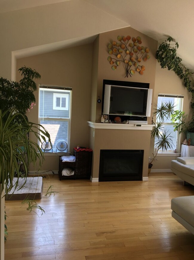 Building Photo - Adorable 2 bed/2 bath home in Southwest Lo...