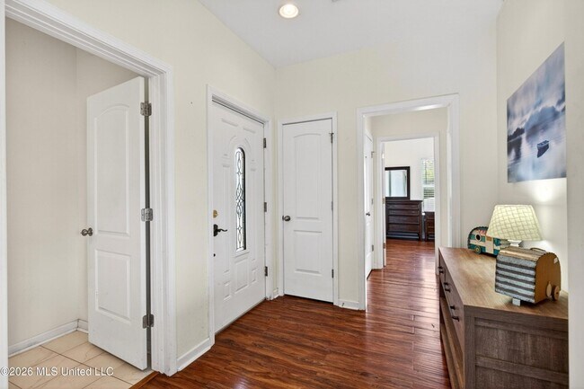 Building Photo - 153 Markham Dr