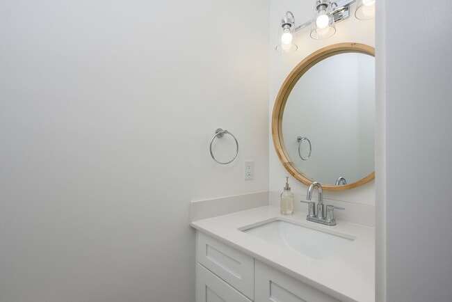 Building Photo - Luxury Four Bedroom Townhome on Hilton Head Island!