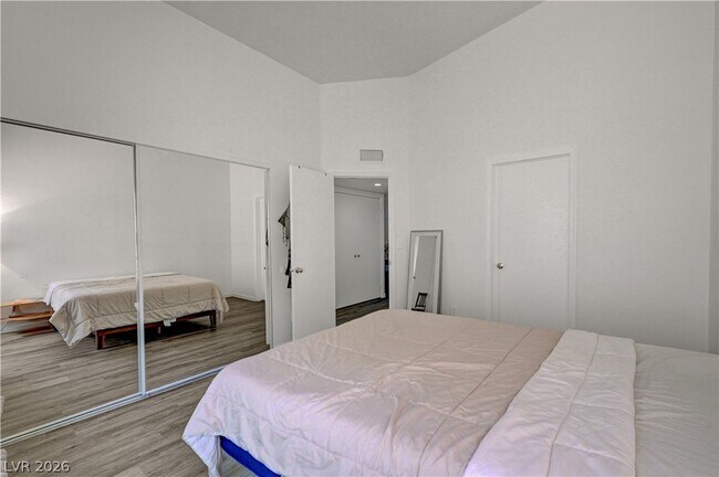 Building Photo - 8450 Alta Dr