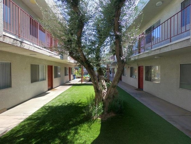 Building Photo - 1 bedroom in Sherman Oaks CA 91411