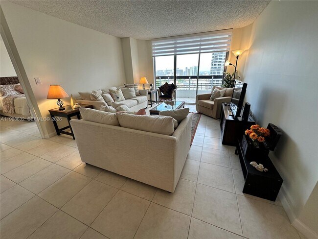 Building Photo - 3530 Mystic Pointe Dr